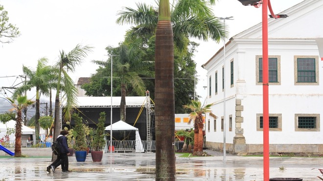 Tempo permanece com previsão de chuva até terça-feira (1010) em Maricá