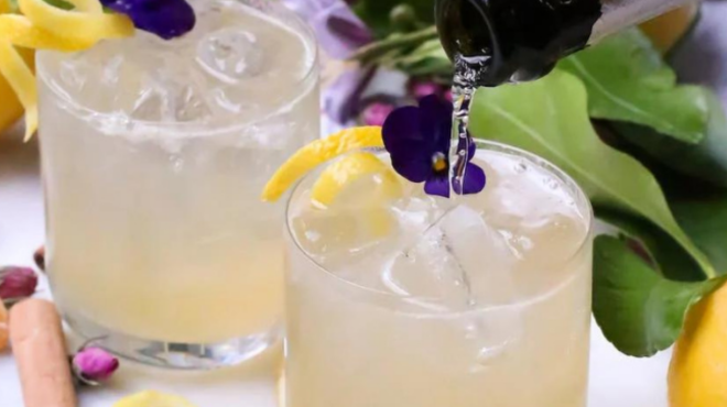 Gin com pétalas de rosas? Com a chegada da primavera veja opções de drinks feitos com flores