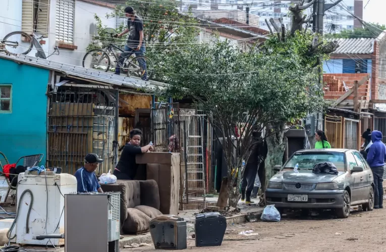 Baixa do Guaíba revela destruição e prejuízo em Porto Alegre