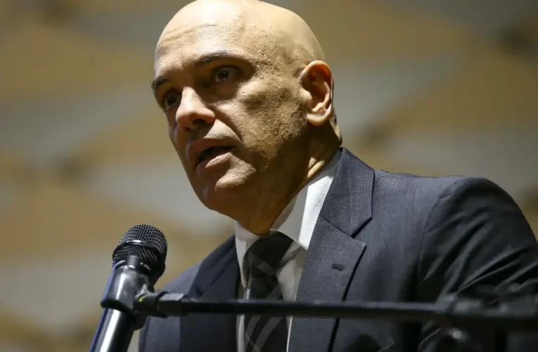 Moraes Liberta Ex-Assessor de Bolsonaro Investigado por Golpe