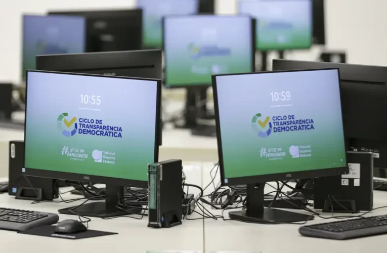 Polícia Federal e Universidades Avaliam Urnas Eletrônicas para Eleições 2024