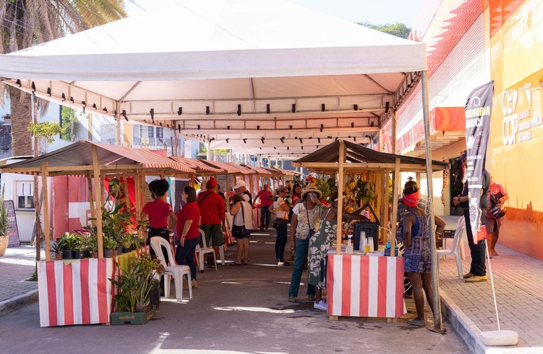 Feira de Agricultura Familiar é realizada em frente ao Centro de Comércio Popular