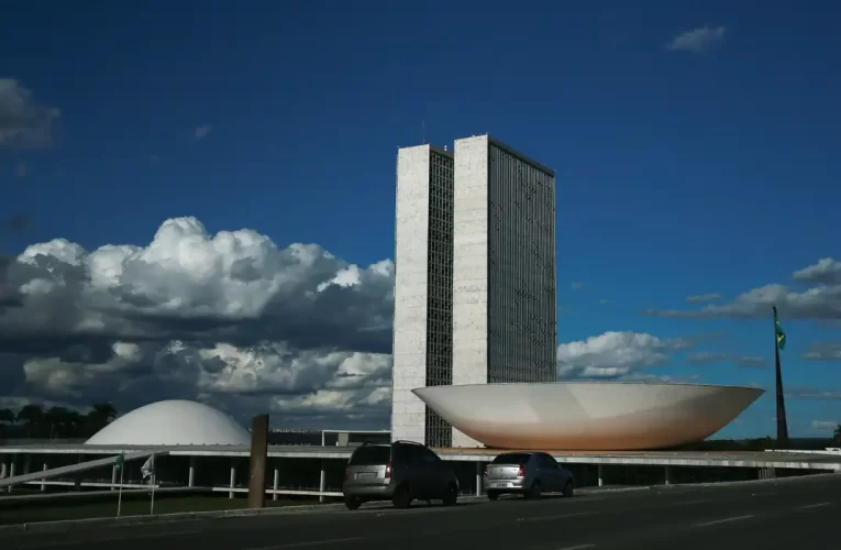 Congresso movimentado; Delação premiada, aborto e cigarro eletrônico