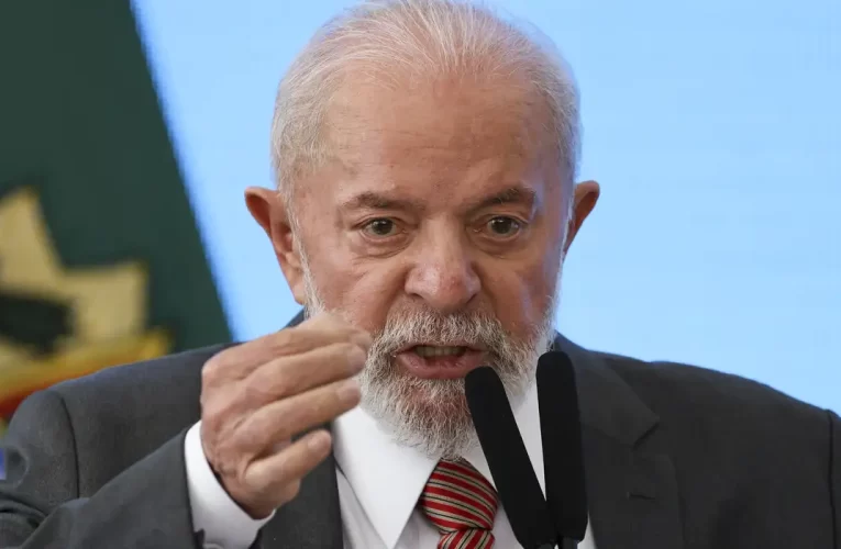 Lula conversa com Putin sobre negociação de paz com a Ucrânia