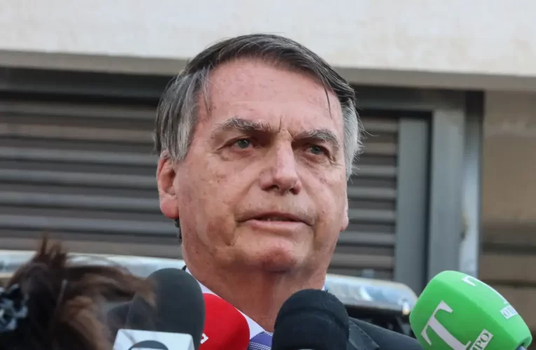 PF liga Bolsonaro a esquema para desviar mais de R$ 6,8 milhões