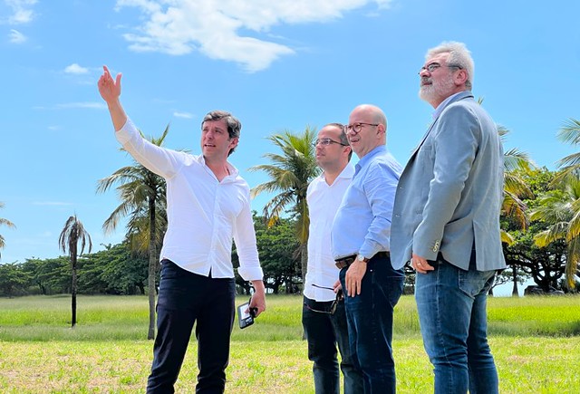 Ministro visita área do futuro porto de Maricá e reforça apoio do Governo Federal