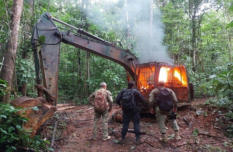 PF realiza operação contra garimpo ilegal em território indígena e no rio Capitão Cardoso em RO