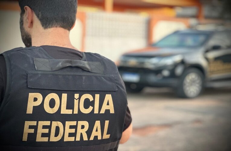 Polícia Federal prende foragido há mais de 6 anos por homicídio, no Rio de Janeiro