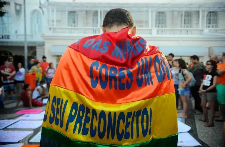 Brasil teve quase 300 mortes violentas por LGBTfobia em 2024