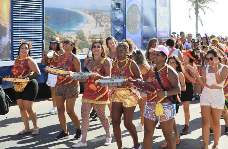 Carnaval Maricá 2025: Blocos animados foliões nos circuitos de samba