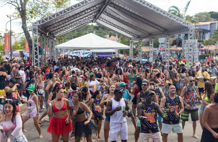 Bloco Louca Paixão agita o Carnaval de Maricá com muita música e fantasia