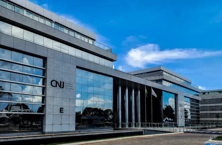 CNJ afasta desembargador por mensagens públicas de apoio a Bolsonaro
