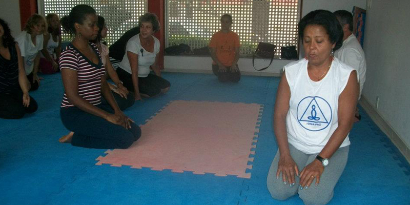 Yoga, ásanas, pranayamas? Filosofia de vida, atitude mental, método de medicina natural