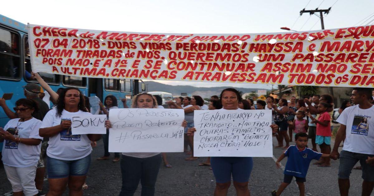 RJ 106 interditada por manifestantes em Inoã.