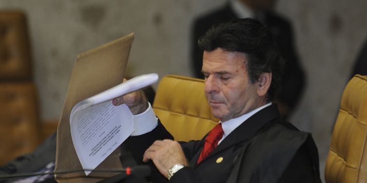 Ministro do STF suspende todas as ações contra tabela de frete no país e convoca audiência entre governo e empresários