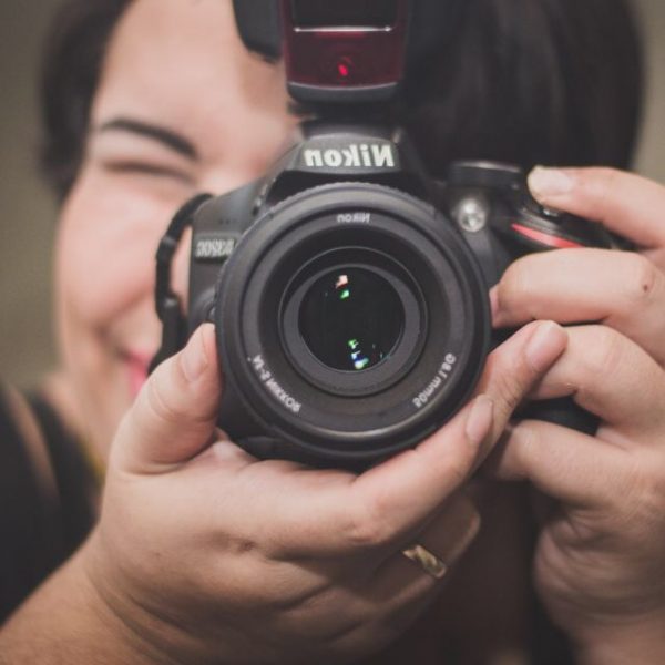 Agora uma fotógrafa….mais uma homenagem a esse profissional!