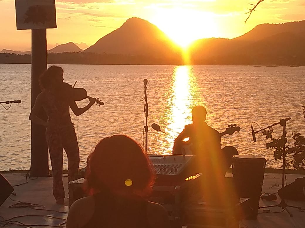 Artistas com espaço em Maricá: Projeto Palco Aberto