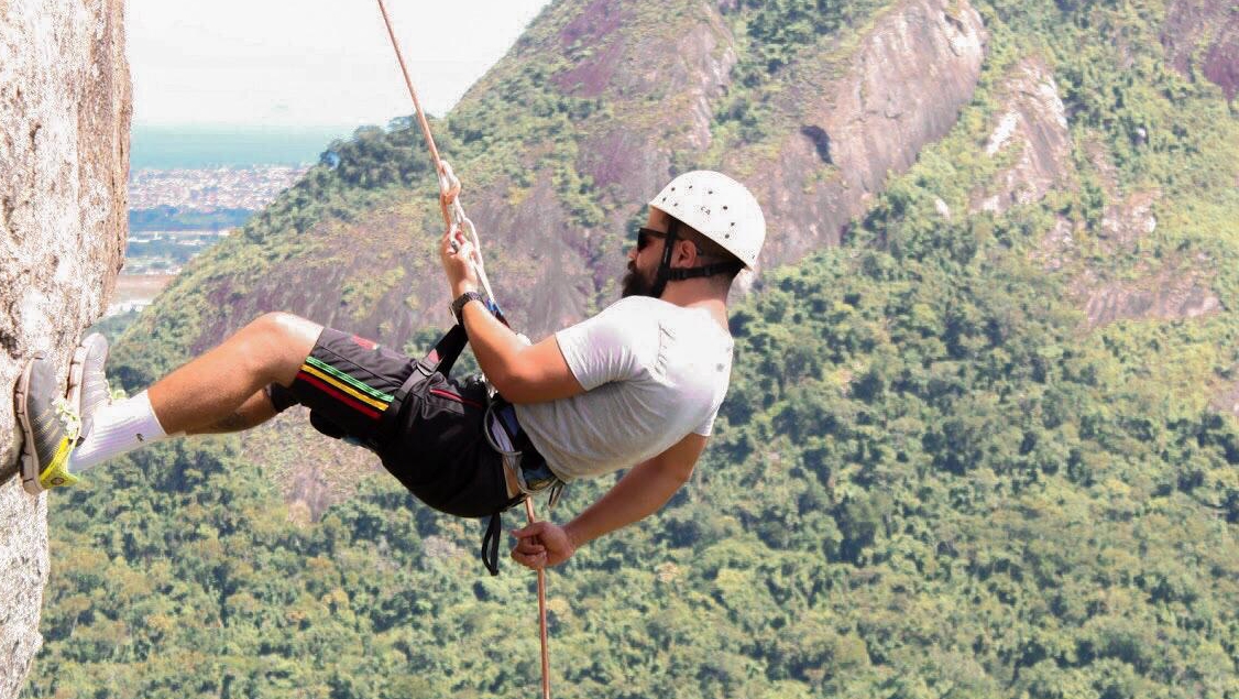 Rapel nas Grutas do SPAR e Pedra do Macaco – aventura em Maricá!
