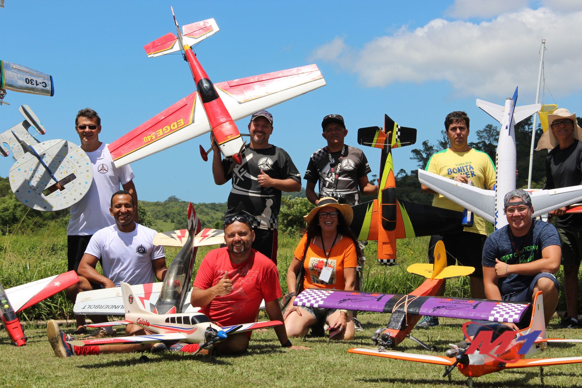 Encontro de aeromodelismo: Voar com os pés no chão!