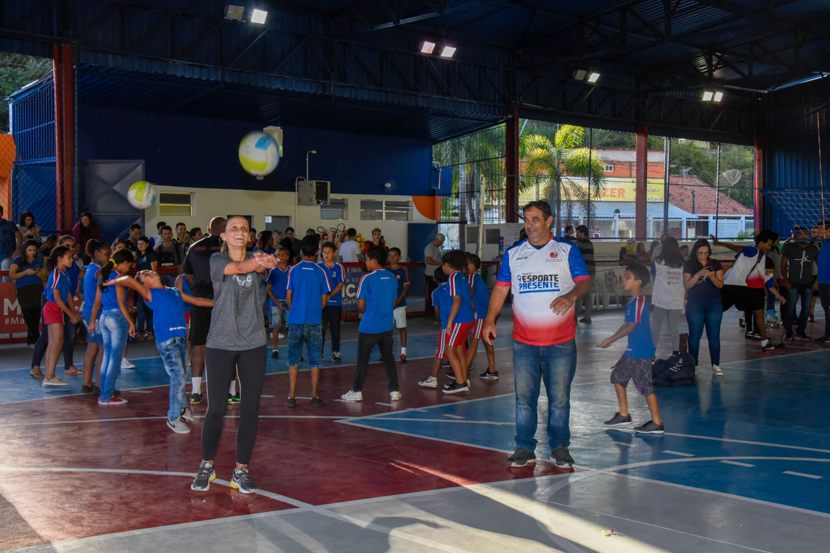 Atleta bicampeã olímpica visita Arena Flamengo
