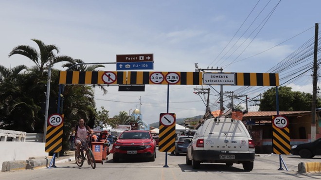 Limitador de peso e altura na ponte de Ponta Negra