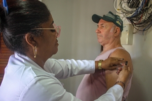 Vacinação de idoso