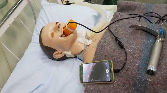 IFF produz protetores faciais e laringoscópios para doação