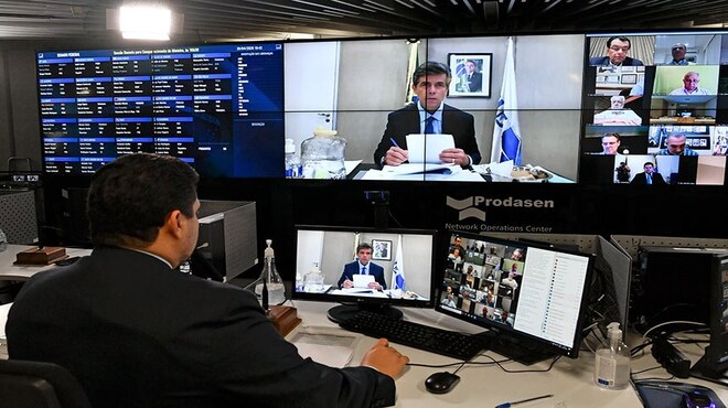 Demissão de Nelson Teich tem repercussão negativa no Senado