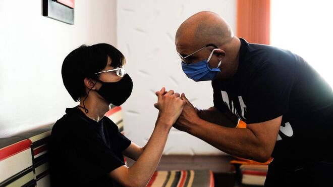 Primeiro estudante surdocego se forma na UnB