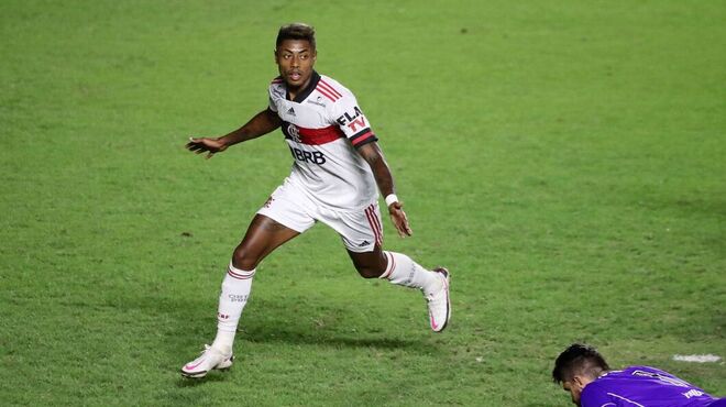 Flamengo vence Vasco de virada e dorme na vice-liderança
