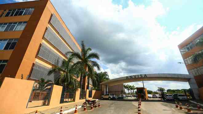 Anvisa muda regras para uso de vacina contra covid-19