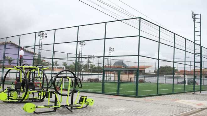 Campos de futebol de grama sintética em Itaipuaçu, São José do Imbassaí e Cordeirinho