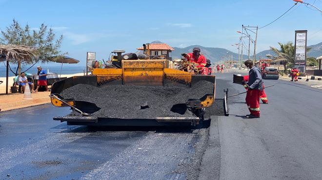 Avenida Litorânea recebe pavimentação no segundo dia de mutirão em Itaipuaçu