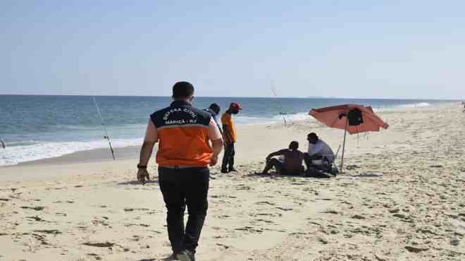 Maricá adere ao distanciamento social e deixa vazias praias e orlas