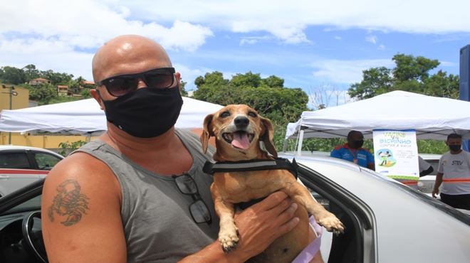 Maricá faz campanha de vacinação antirrábica no sistema drive thru