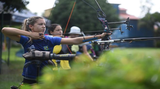 Atletas de Maricá vão a Paris tentar vaga para equipe de Tiro com Arco