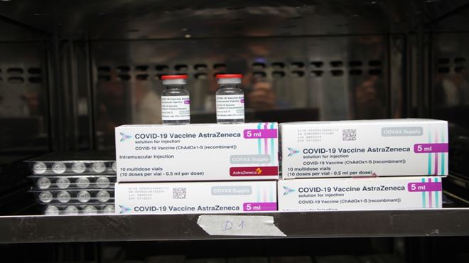 Novo centro de vacinas recebe primeiro lote de imunizantes contra a Covid-19