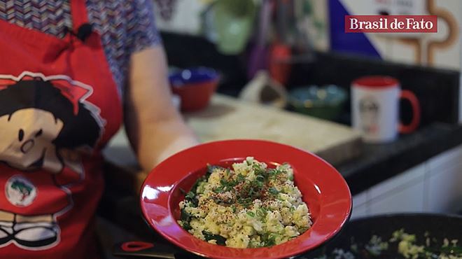 Sobrou arroz? Aprenda a deliciosa receita com ovos, ora-pro-nobis e abobrinha