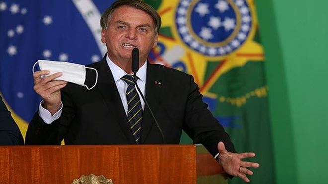 Bolsonaro diz que Queiroga prepara parecer para desobrigar vacinado e quem já se infectou de usar máscara