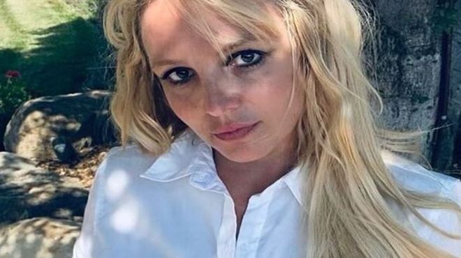 Britney Spears dança e celebra após o pai desistir da tutela: “liberdade”