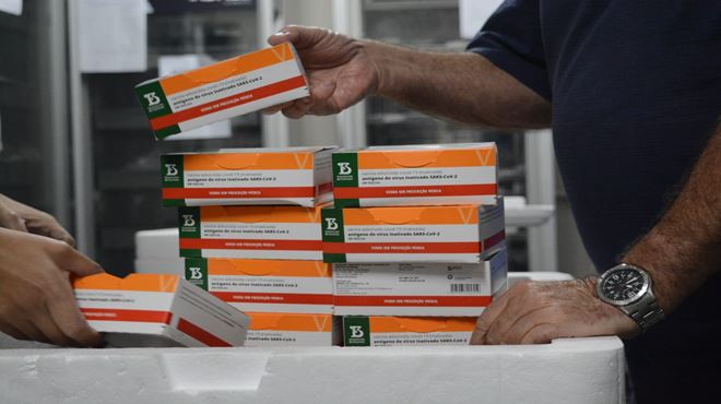 Maricá recebe 5.750 doses e retoma vacinação por idade