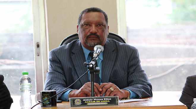 Aldair de Linda cria PL e veda venda de sacolas plásticas