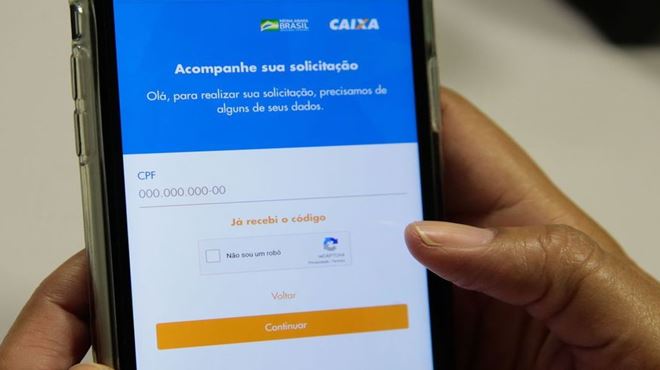 Trabalhadores nascidos em abril podem sacar auxílio emergencial