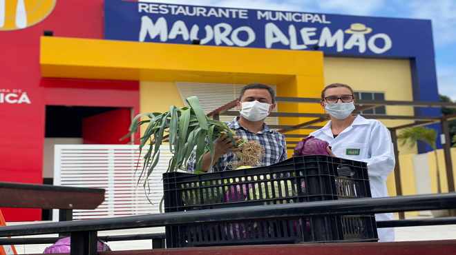 Maricá colhe vegetais na Praça Agroecológica de Araçatiba