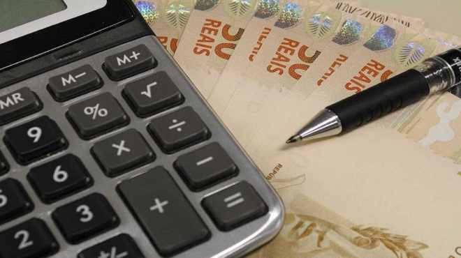 Governo vê risco no Senado e prepara MP para o Auxílio Brasil de R$ 400