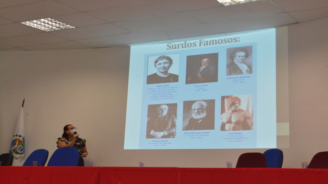 Maricá realiza aula inaugural do curso de formação em Libras