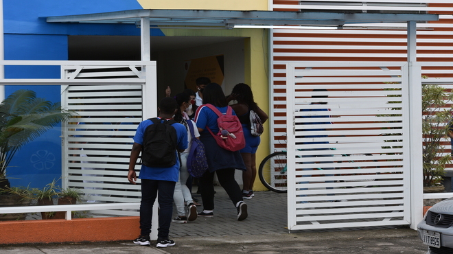 Alunos do 9º ano iniciam retorno escalonado às aulas em Maricá