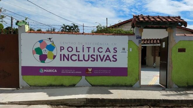 Maricá e IFF distribuem apostilas do curso de Libras