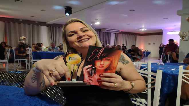 Escritora de Maricá ganha Prêmio Literário em São Paulo