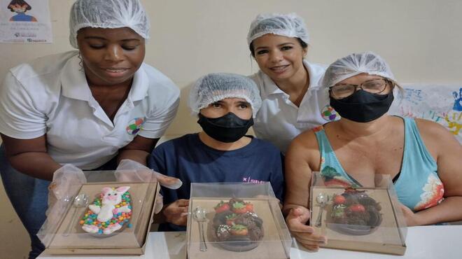 Segunda oficina de produção de ovos e trufas de chocolate para pessoas com deficiência